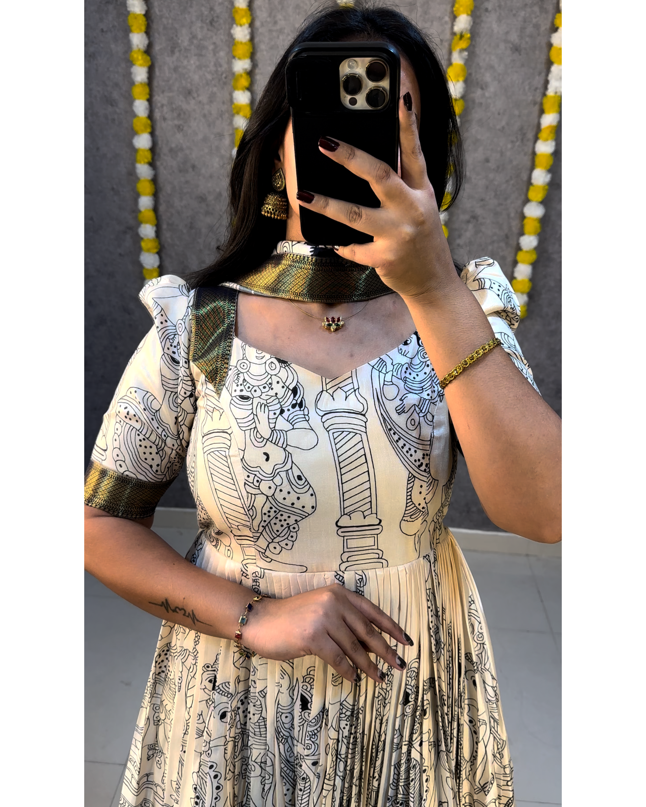 Bigboss fame rithu Chowdary frock