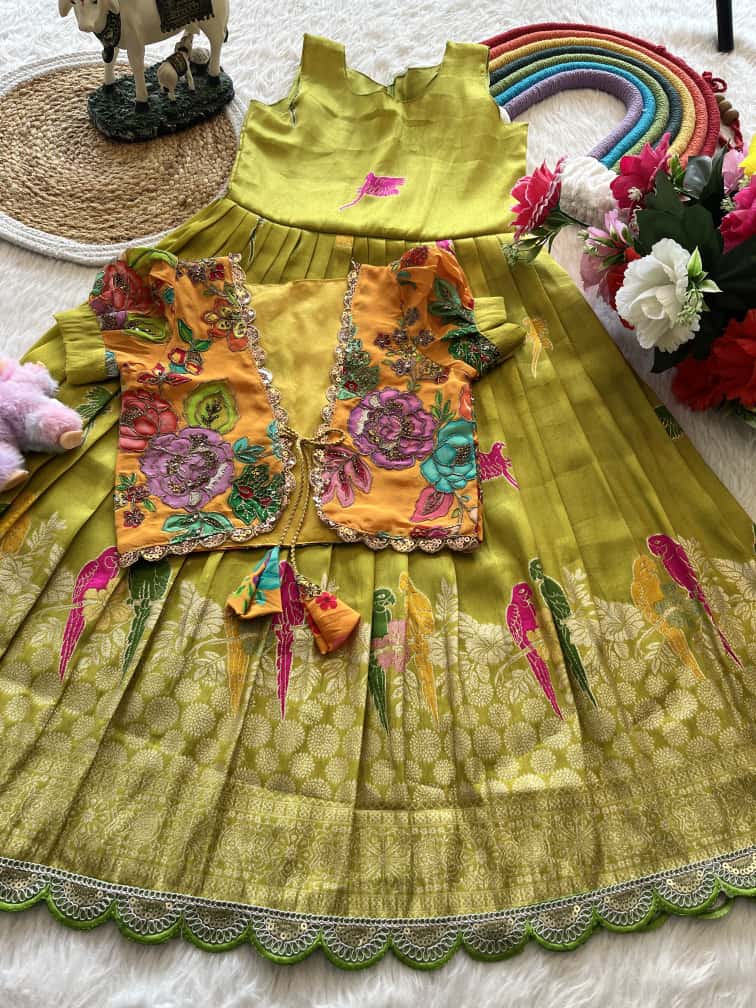 KIDS PARROT DESIGN GOWN