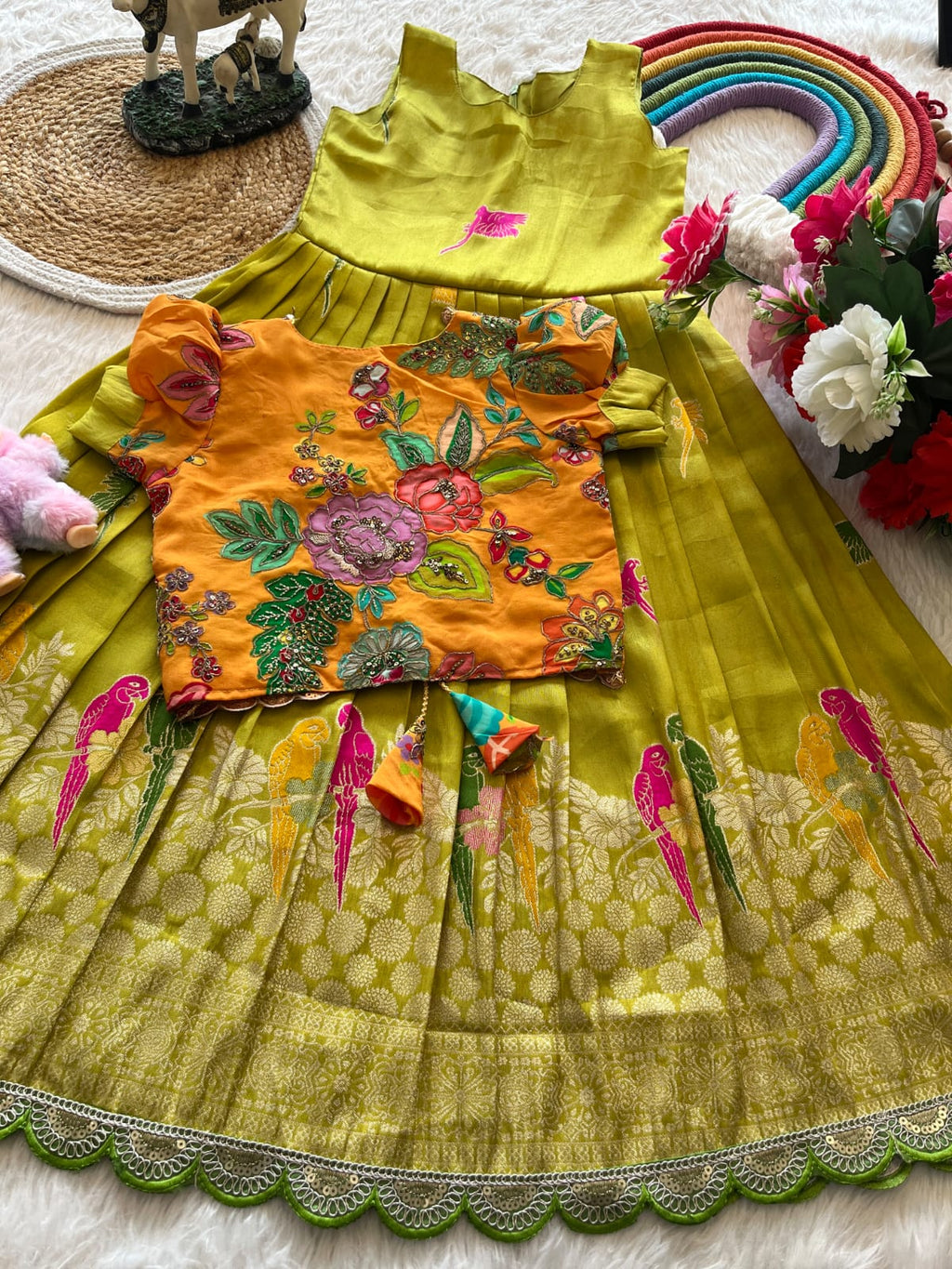 KIDS PARROT DESIGN GOWN