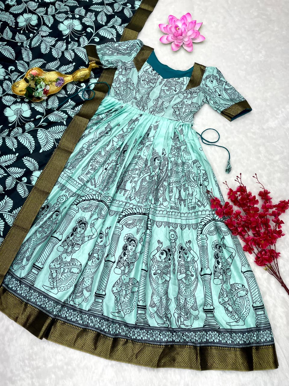 Bigboss fame rithu Chowdary frock