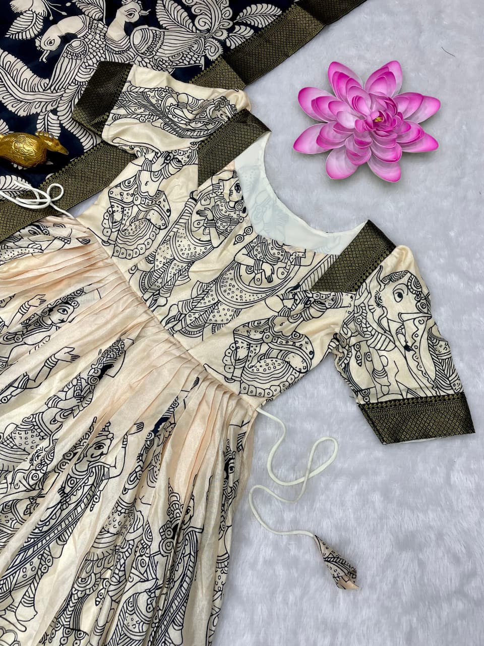 Bigboss fame rithu Chowdary frock