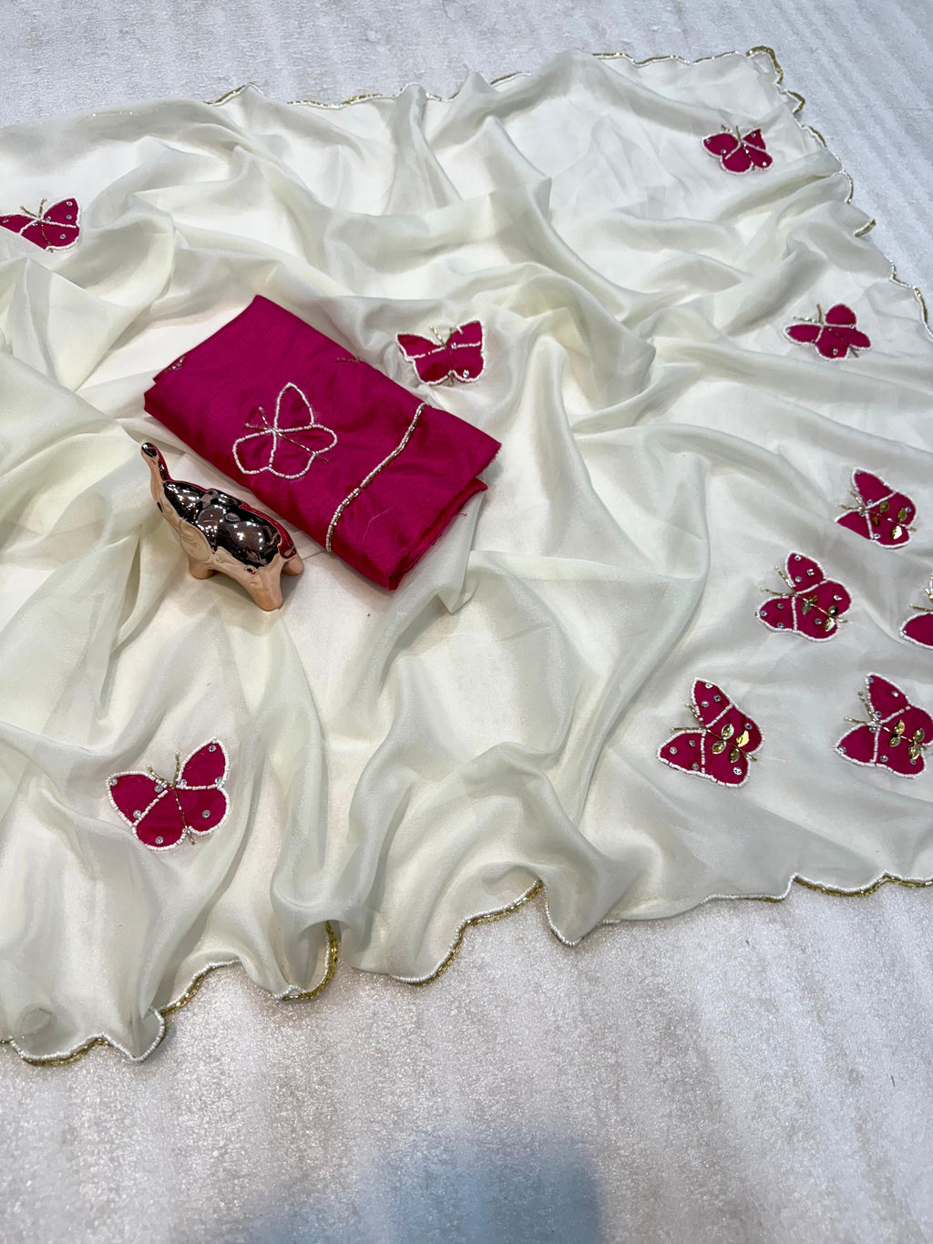 hand embroidery saree 🪡*