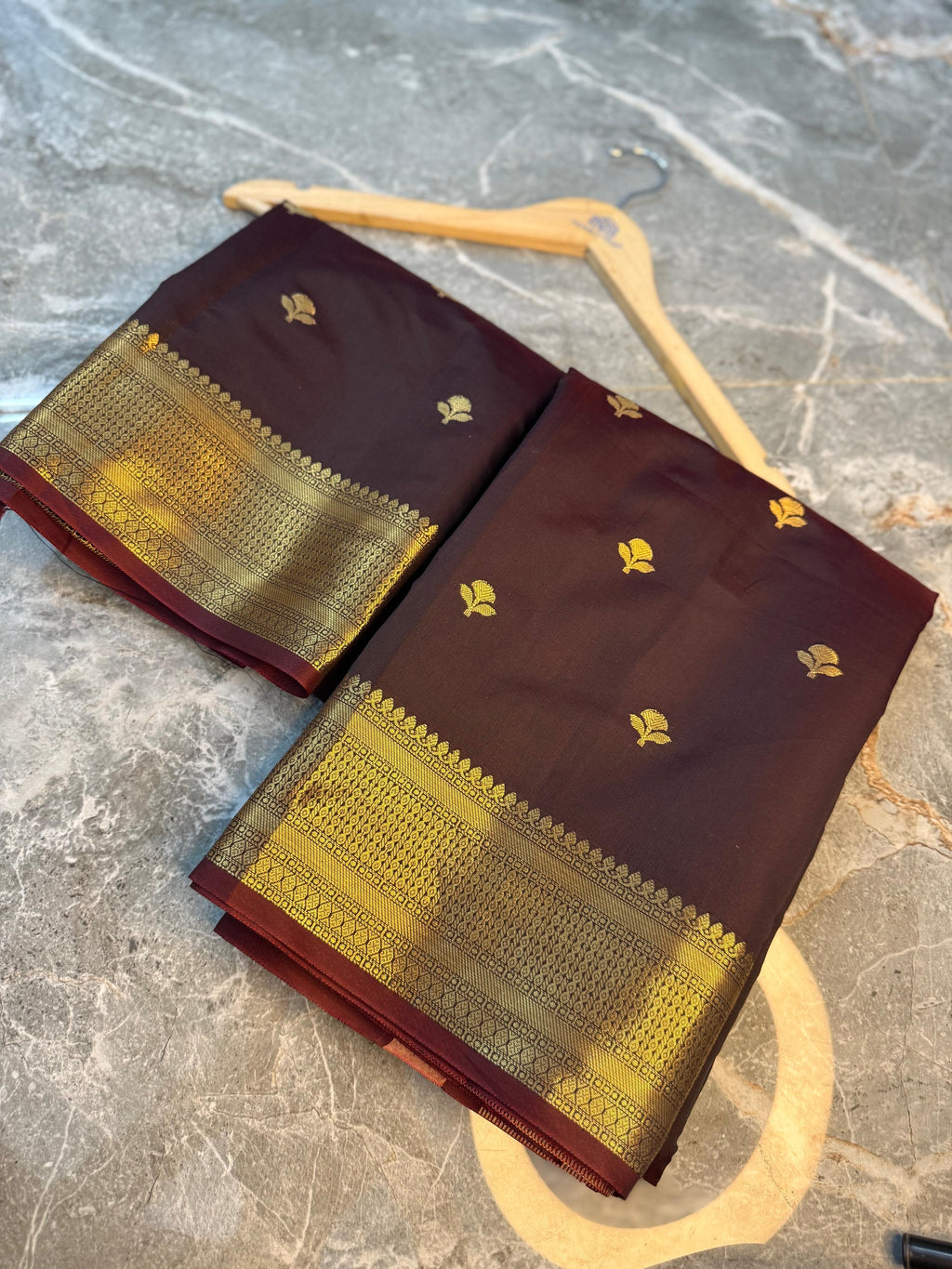 LATEST TRENDING BANARASI SAREE  4009