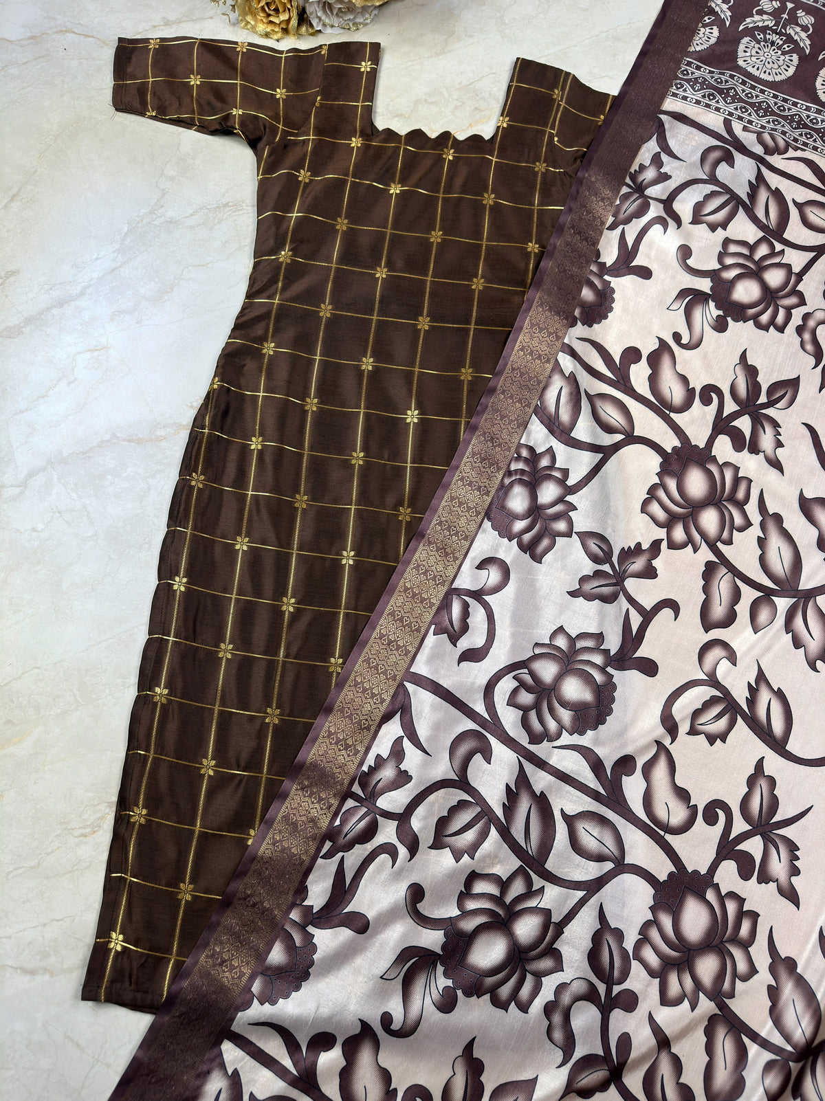 MOST TRENDING KURTHI SET SVC10