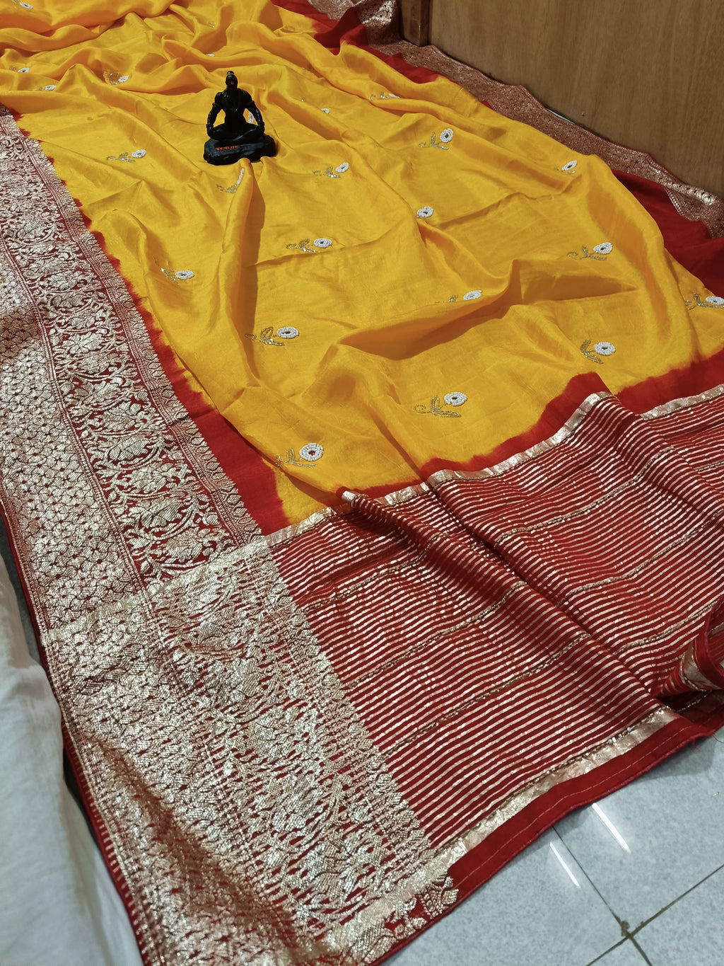 Russian chitpallu jari border sarees