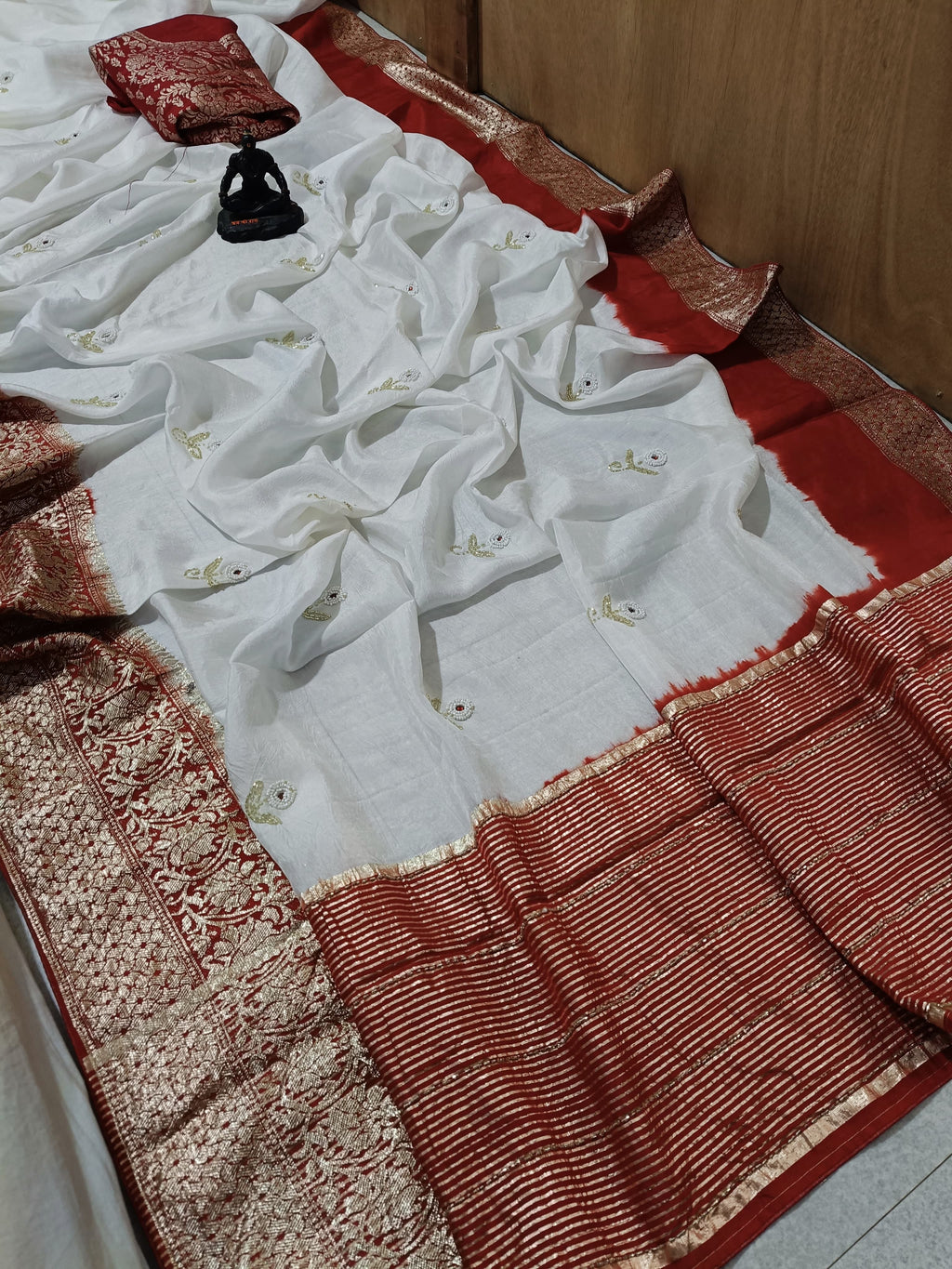 Russian chitpallu jari border sarees